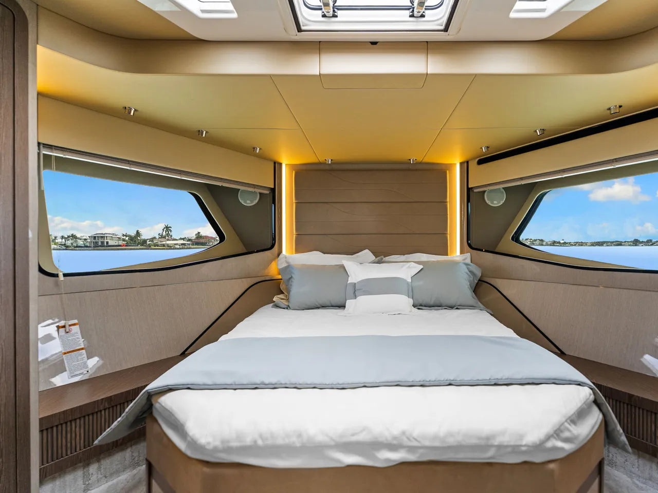 2026 Cruisers Yachts 57 FLY 57.0 feet, Clearwater, Florida #21