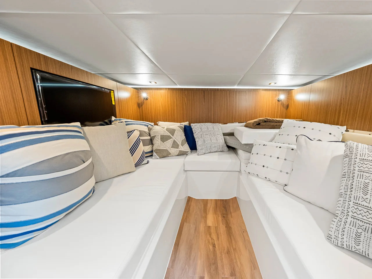 2026 Cruisers Yachts 50GLS OB 50.0 feet, Clearwater, Florida #20