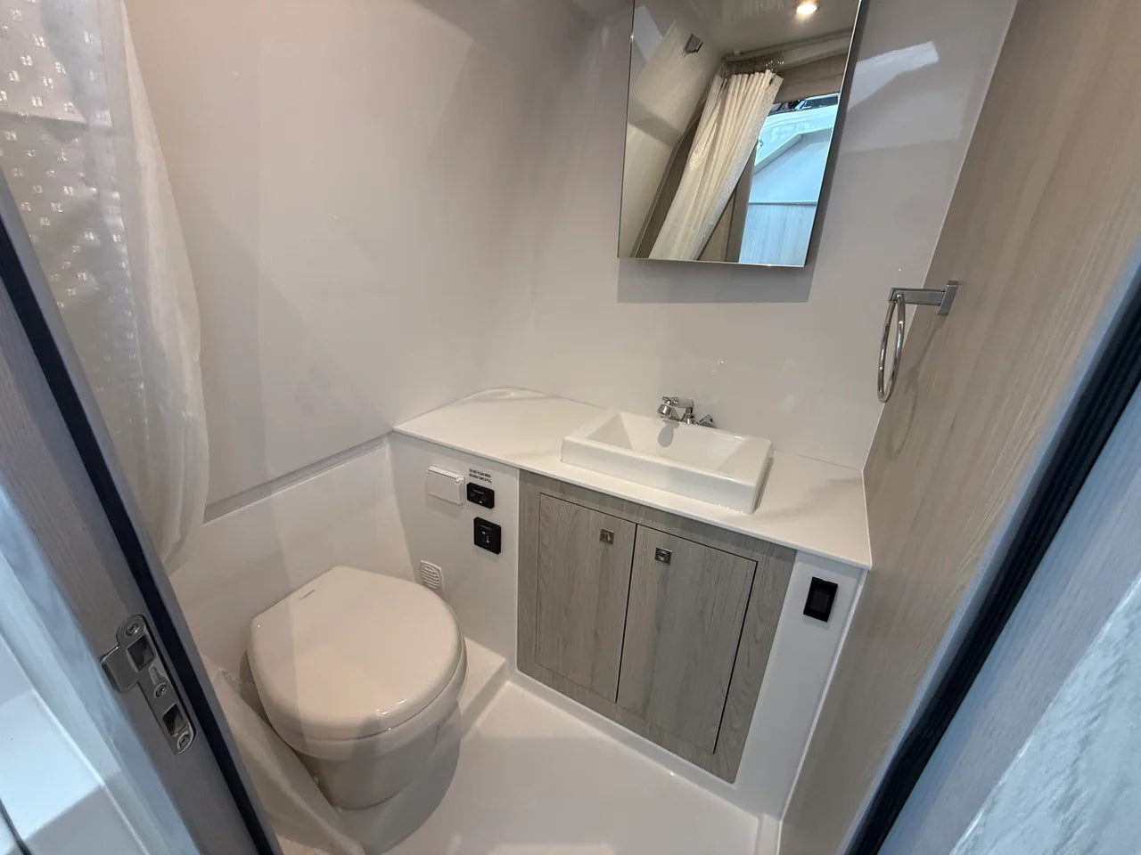 2026 Cruisers Yachts 38 VTR 38.0 feet, Clearwater, Florida #21