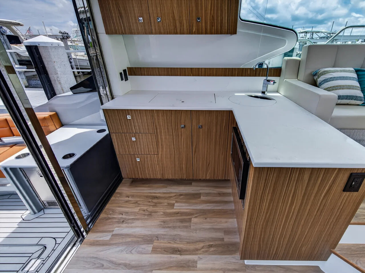 2026 Cruisers Yachts 46 Cantius 46.0 feet, Clearwater, Florida #18