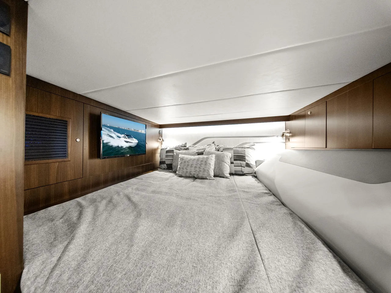 2026 Cruisers Yachts 42 GLS Outboard 42.0 feet, Clearwater, Florida #27