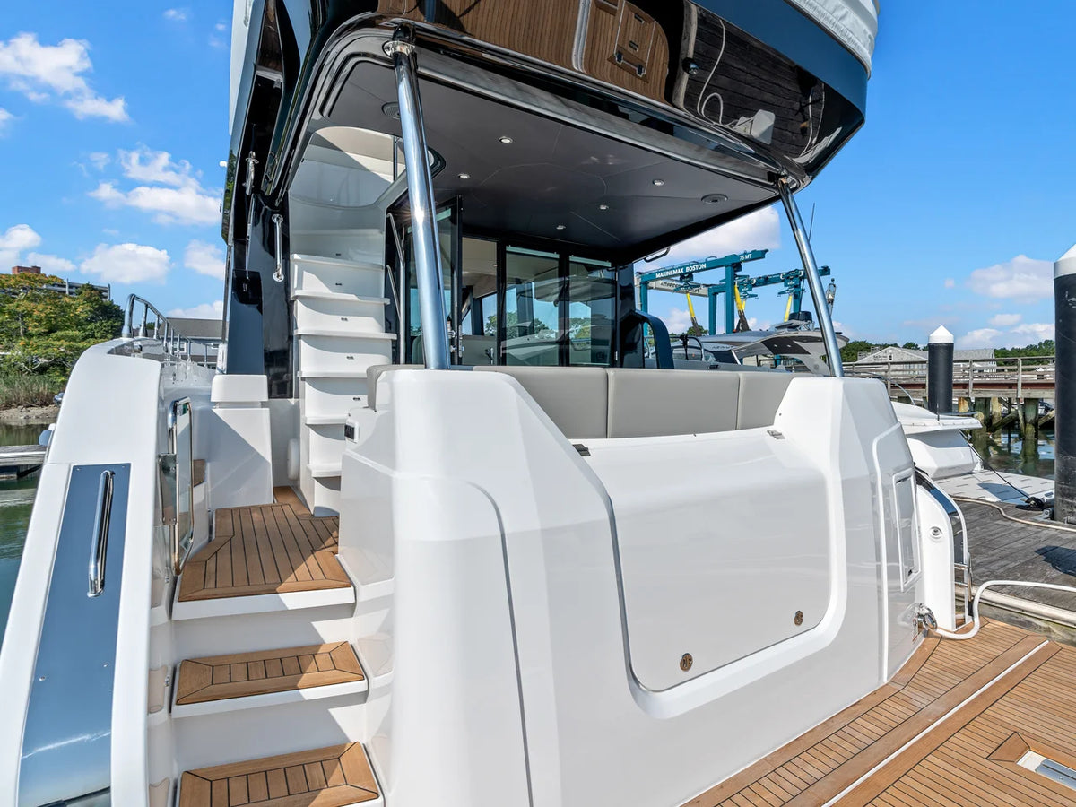 2027 Cruisers Yachts 50 FLY 50.0 feet, Clearwater, Florida #7
