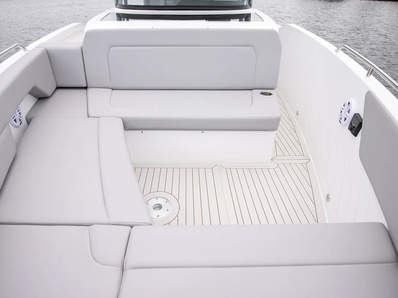 2026 Cruisers Yachts 38 VTR 38.0 feet, Clearwater, Florida #24