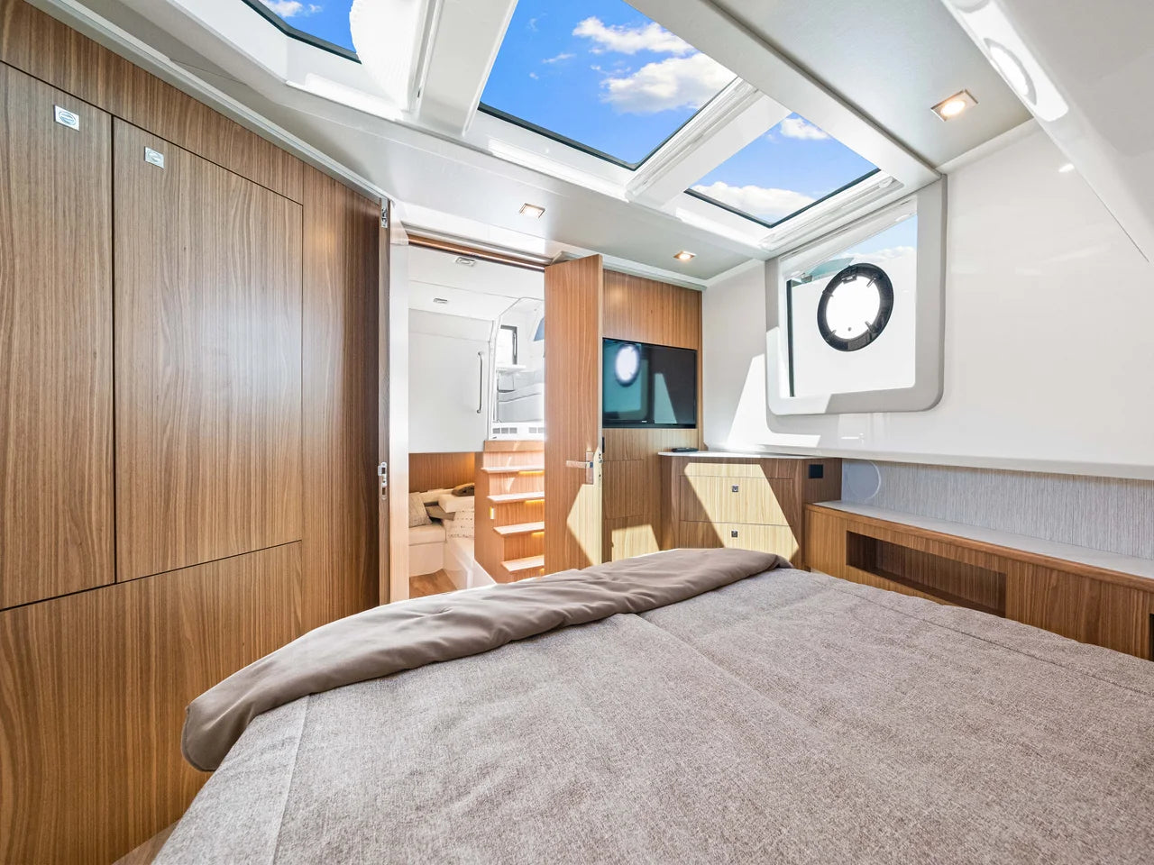 2026 Cruisers Yachts 50GLS OB 50.0 feet, Clearwater, Florida #19