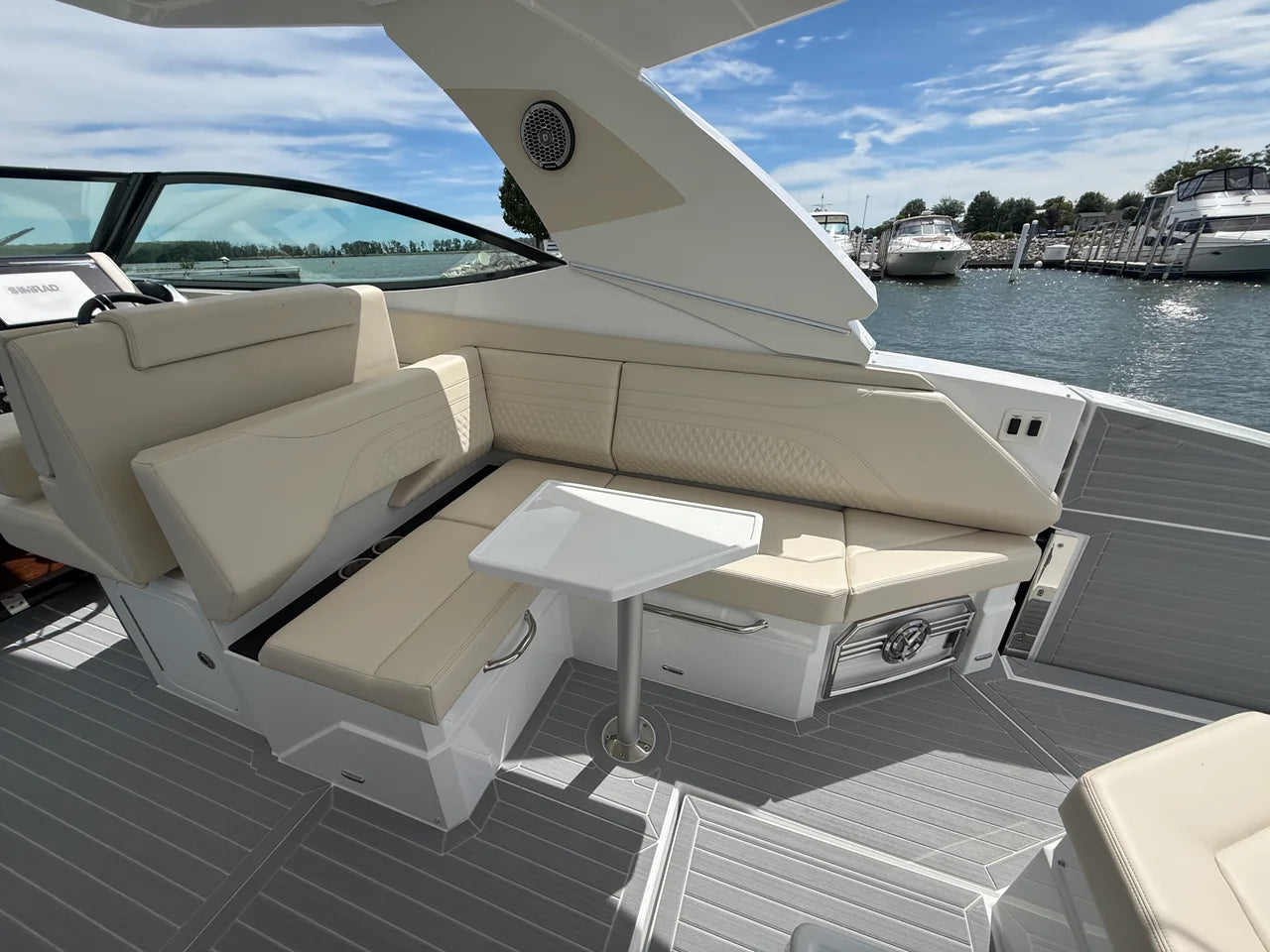 2027 Cruisers Yachts 38 GLS Outboard 38.0 feet, Clearwater, Florida #5