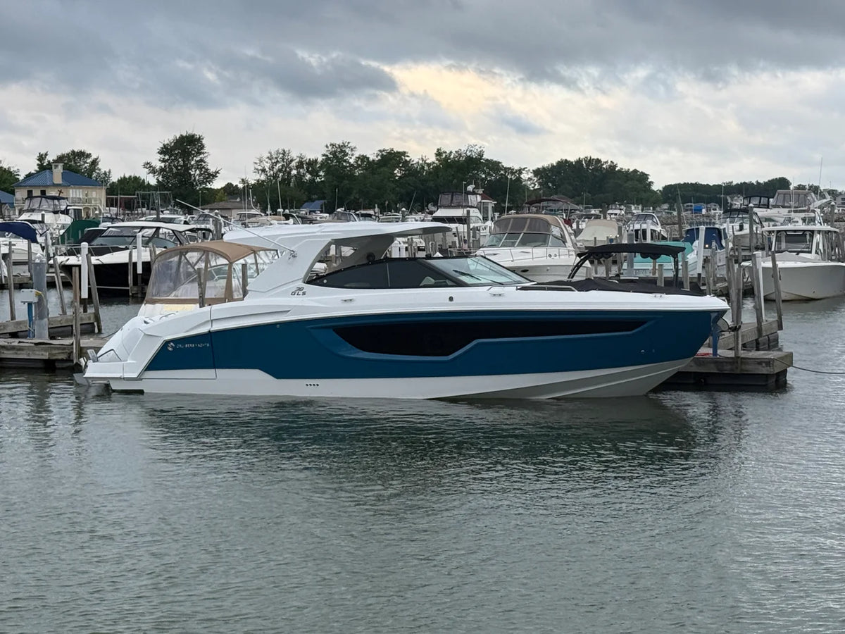 2027 Cruisers Yachts 38 GLS Outboard 38.0 feet, Clearwater, Florida #1