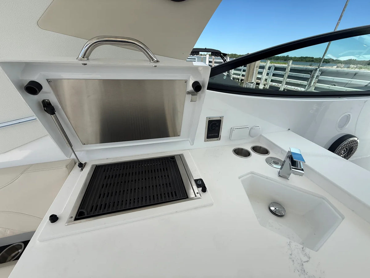 2027 Cruisers Yachts 38 GLS Outboard 38.0 feet, Clearwater, Florida #5