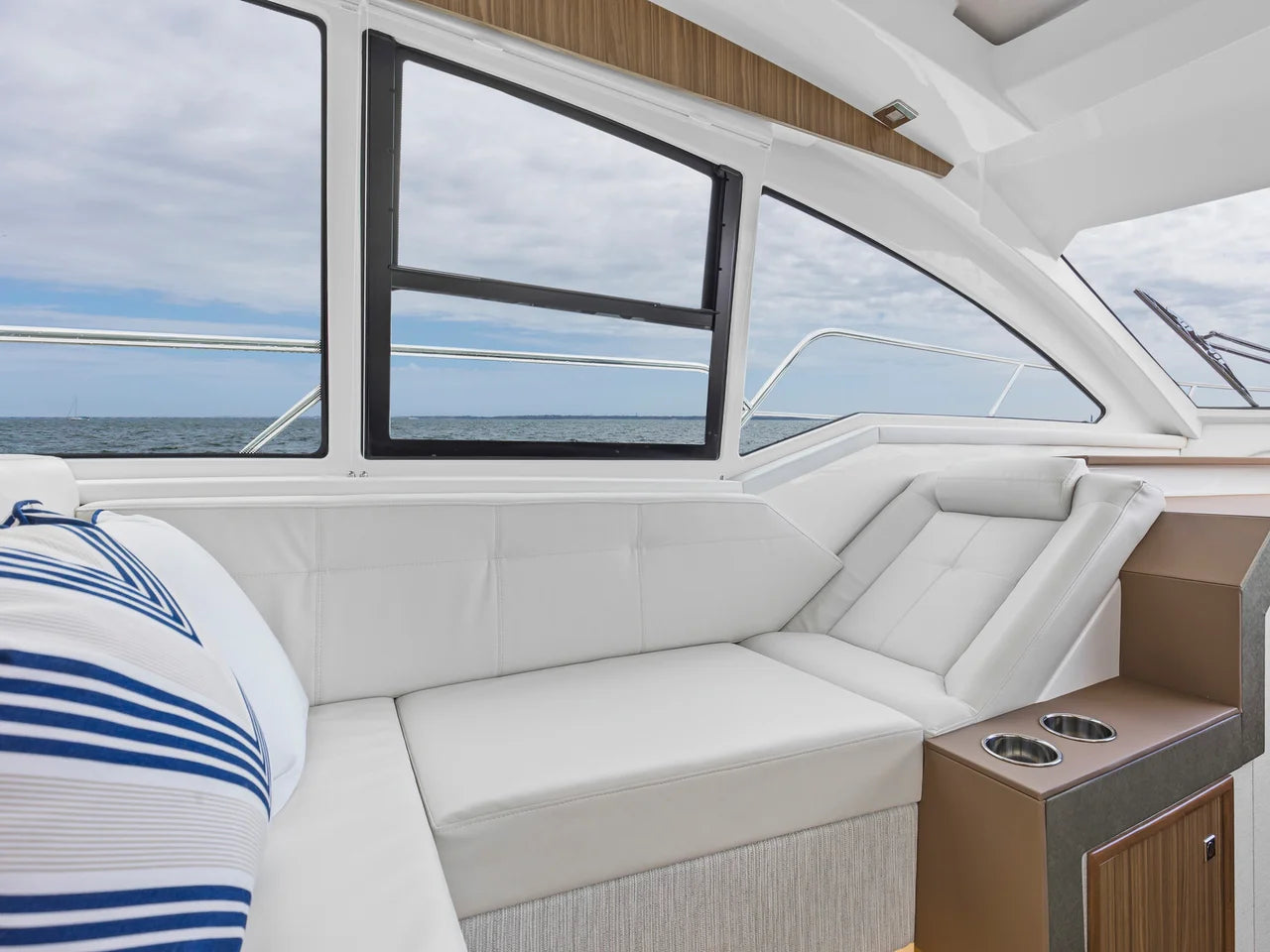 2026 Cruisers Yachts 42 Cantius 42.0 feet, Clearwater, Florida #51