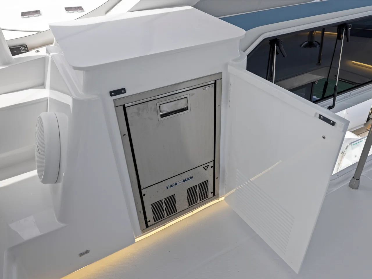 2026 Cruisers Yachts 57 FLY 57.0 feet, Clearwater, Florida #40
