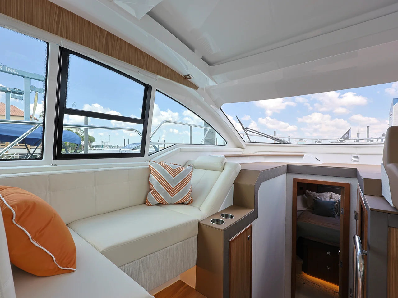 2026 Cruisers Yachts 42 Cantius 42.0 feet, Clearwater, Florida #21