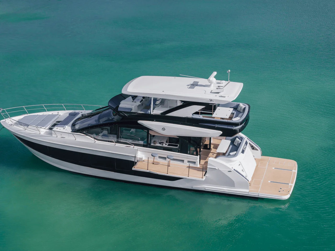 2027 Cruisers Yachts 57 FLY 57.0 feet, Clearwater, Florida #9