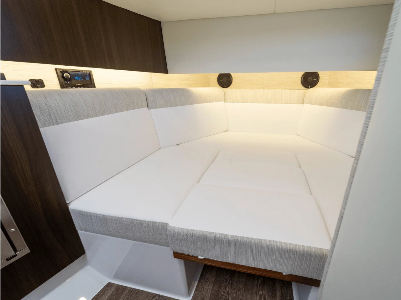 2027 Cruisers Yachts 38GLS-OB 38.0 feet, Clearwater, Florida #121