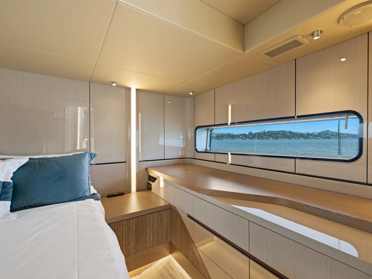2026 Cruisers Yachts 57 FLY 57.0 feet, Clearwater, Florida #76