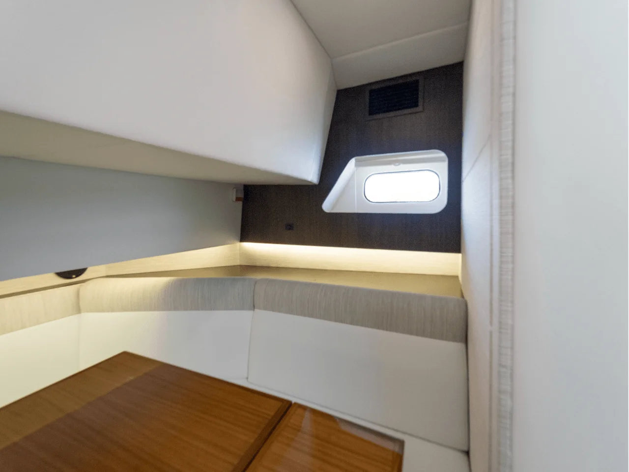 2027 Cruisers Yachts 38GLS-OB 38.0 feet, Clearwater, Florida #104