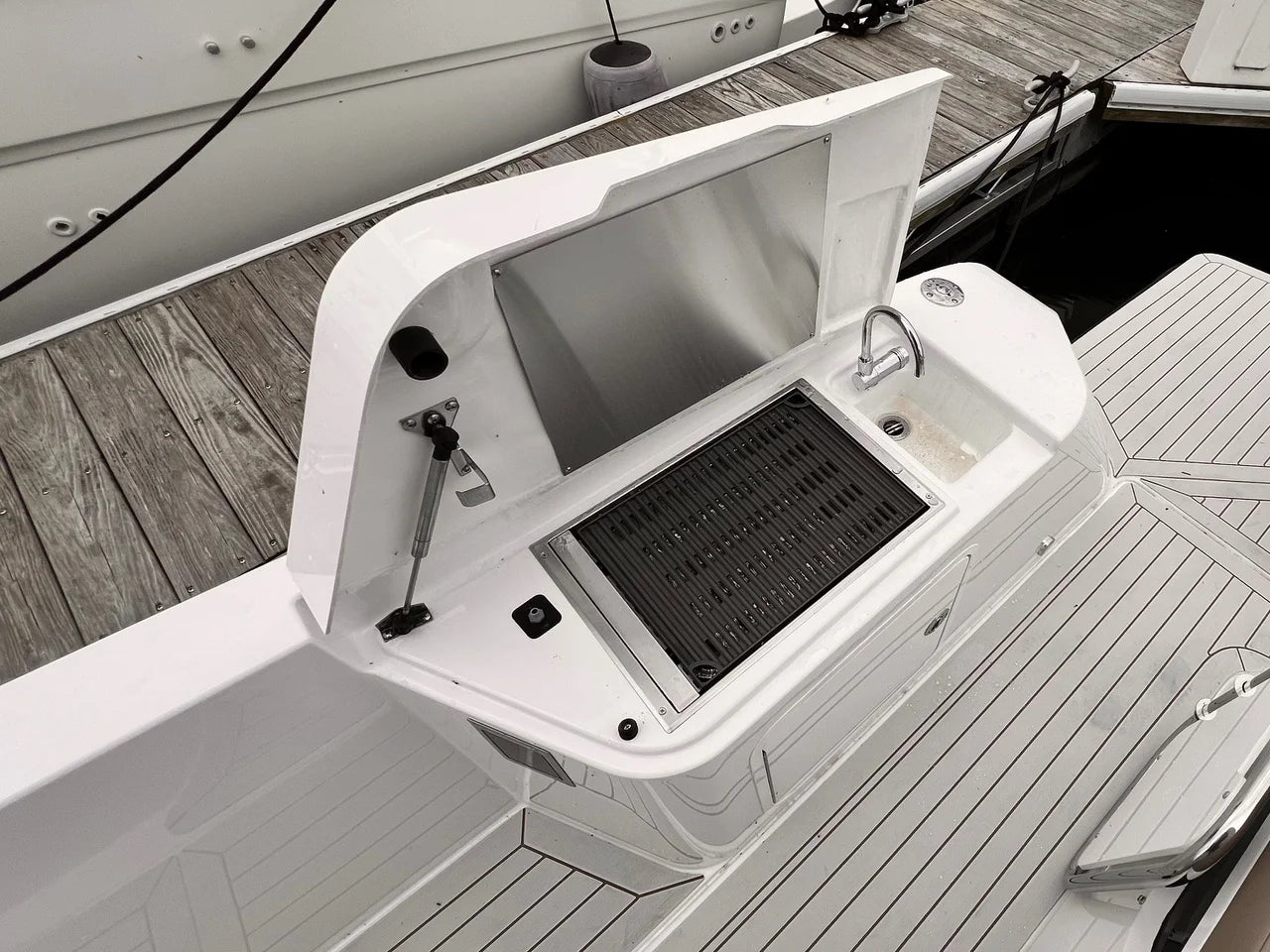 2026 Cruisers Yachts 38 VTR EC 38.0 feet, Clearwater, Florida #9