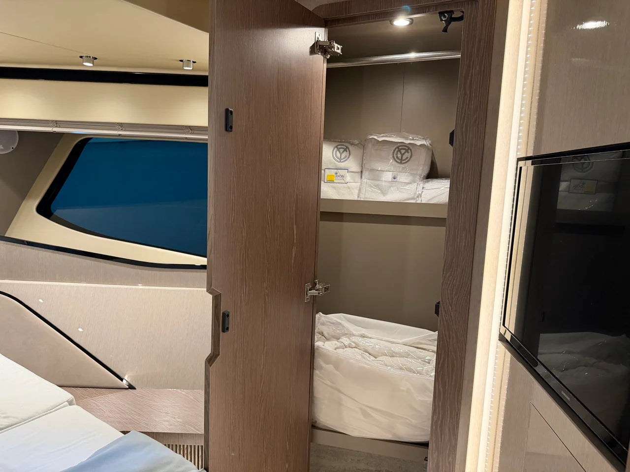 2026 Cruisers Yachts 57 FLY 57.0 feet, Clearwater, Florida #59