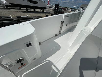 2026 Cruisers Yachts 38 VTR EC 38.0 feet, Clearwater, Florida #4