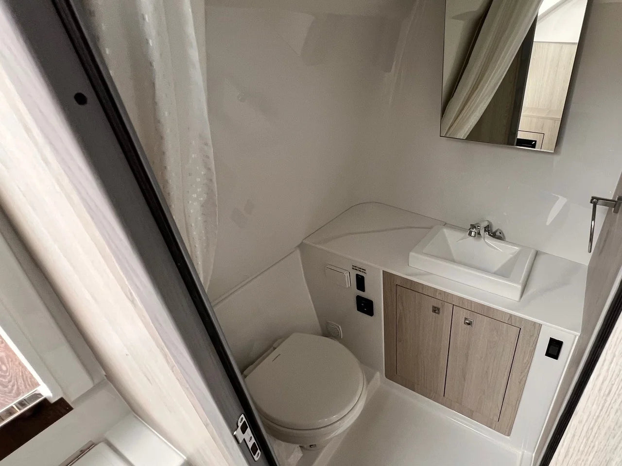 2026 Cruisers Yachts 38 VTR EC 38.0 feet, Clearwater, Florida #23