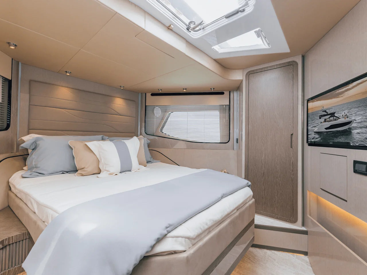 2027 Cruisers Yachts 57 FLY 57.0 feet, Clearwater, Florida #95