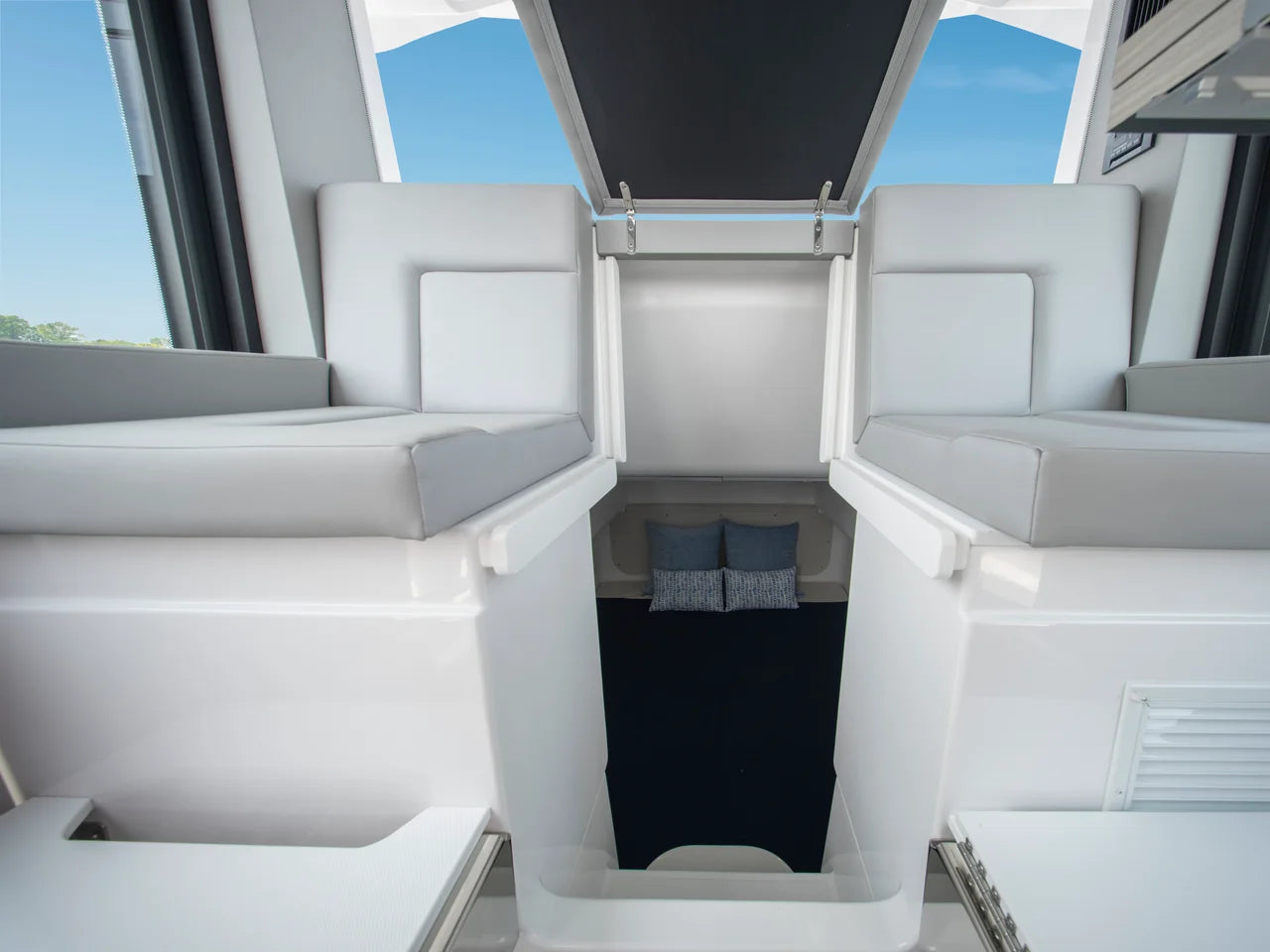 2026 Cruisers Yachts 38 VTR EC 38.0 feet, Clearwater, Florida #9