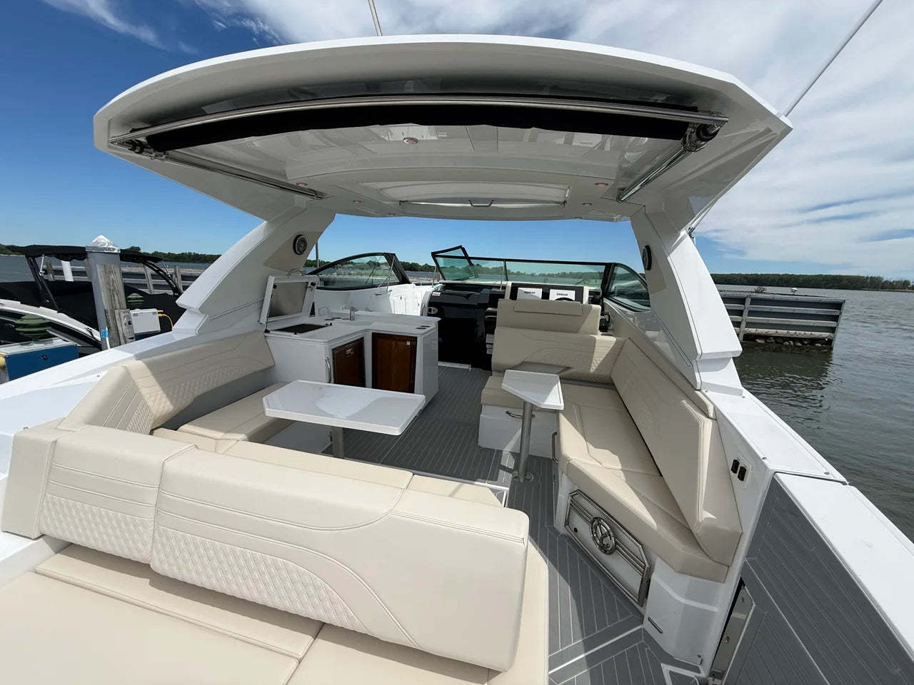 2027 Cruisers Yachts 38 GLS Outboard 38.0 feet, Clearwater, Florida #4