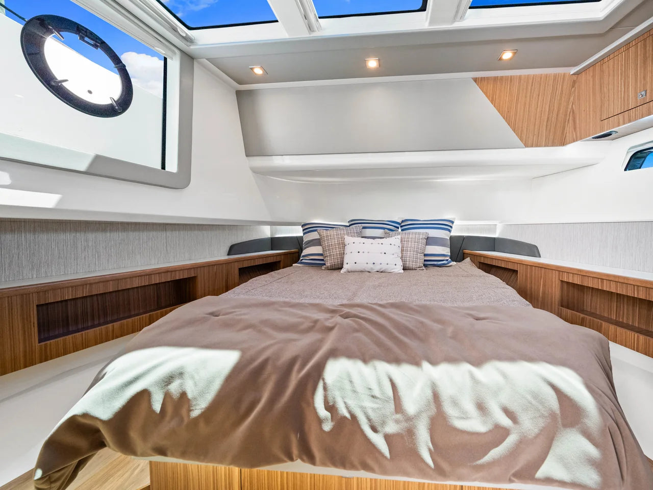 2026 Cruisers Yachts 50GLS OB 50.0 feet, Clearwater, Florida #18