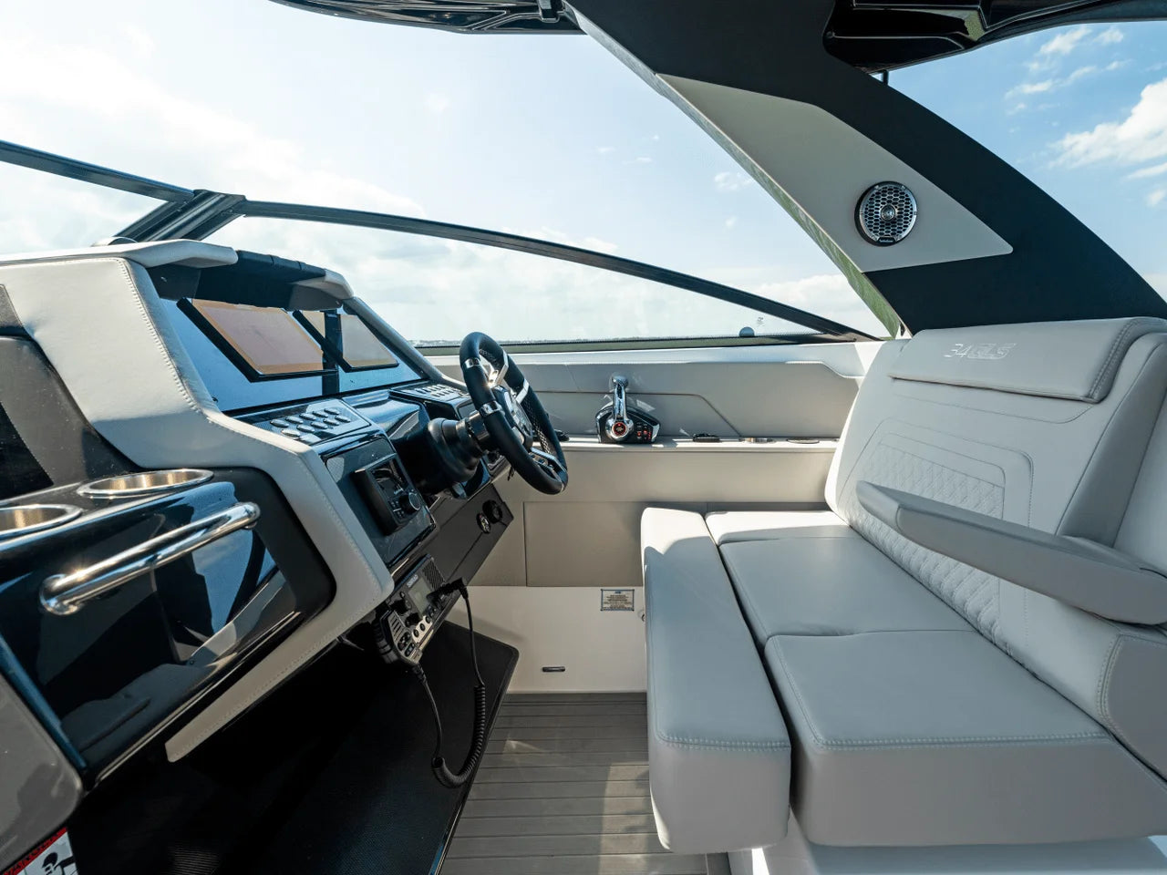 2027 Cruisers Yachts 34 GLS Outboard 34.0 feet, Clearwater, Florida #118