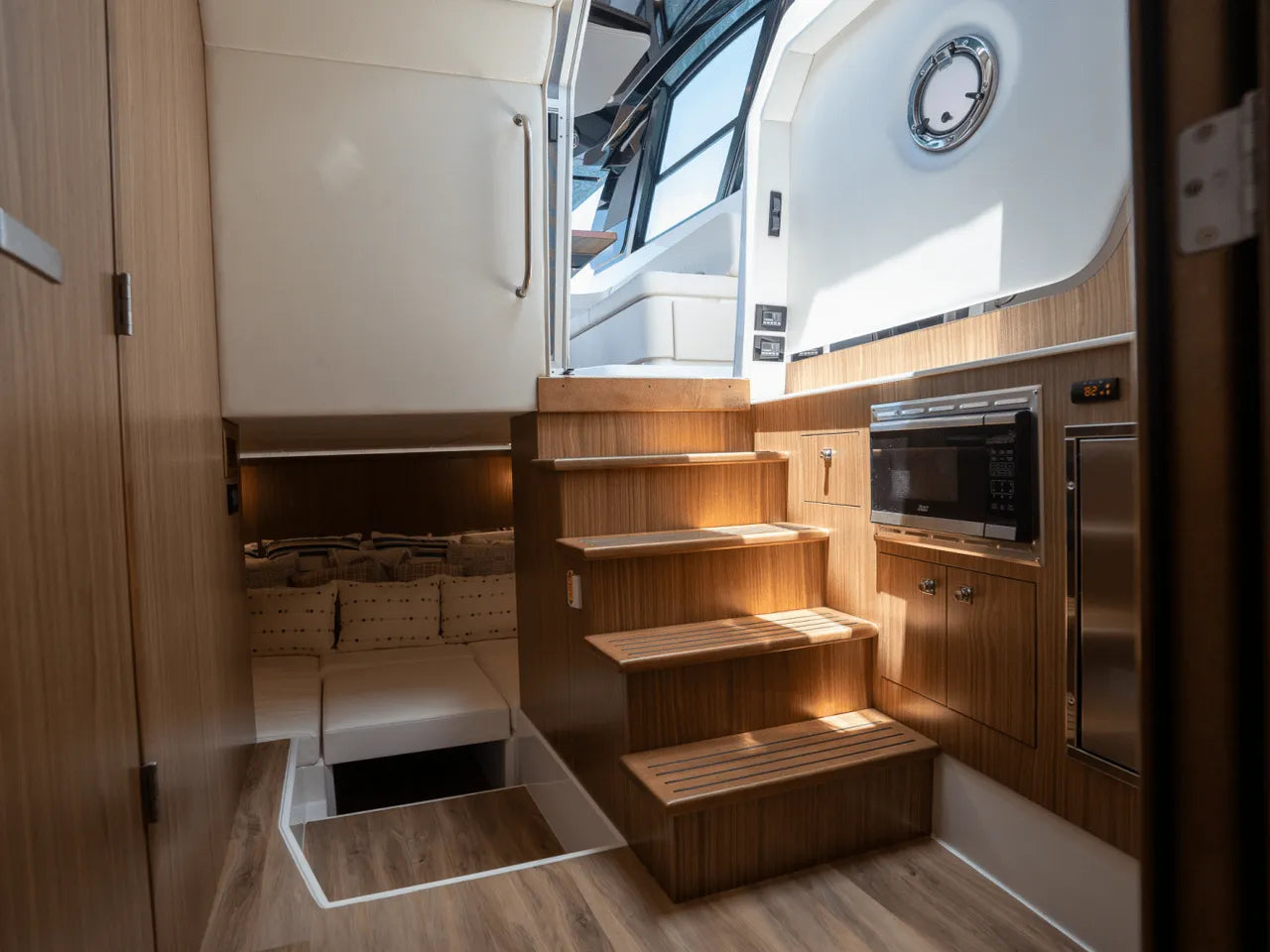 2025 Cruisers Yachts 50 GLS Outboard 50.0 feet, Clearwater, Florida #28