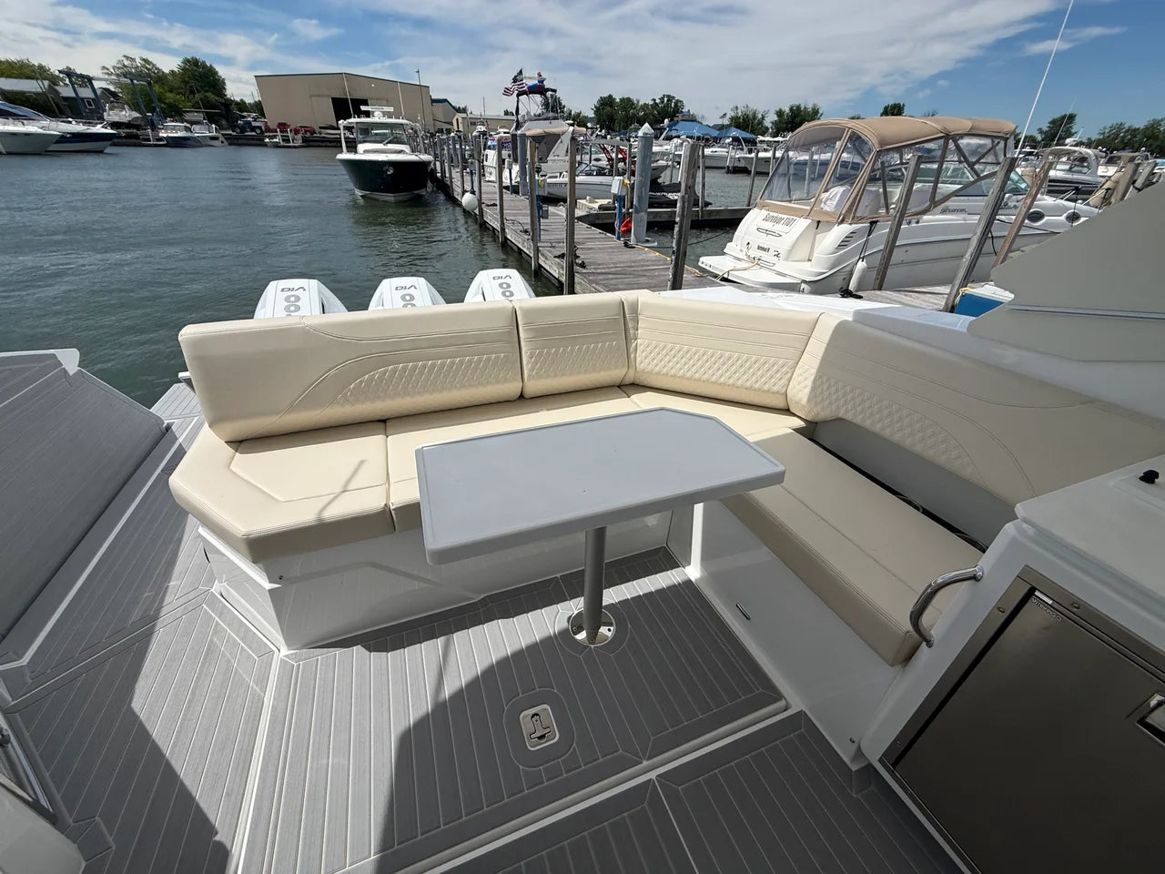 2027 Cruisers Yachts 38 GLS Outboard 38.0 feet, Clearwater, Florida #6