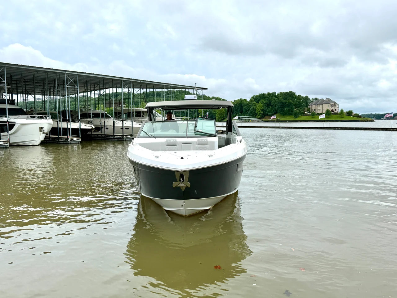 2026 Cruisers Yachts 34 GLS Outboard 34.0 feet, Clearwater, Florida #4