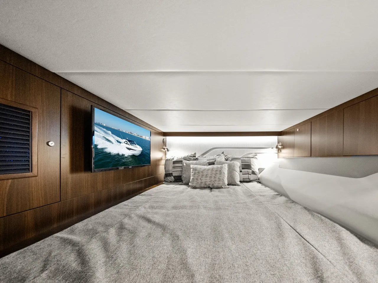 2026 Cruisers Yachts 42 GLS Outboard 42.0 feet, Clearwater, Florida #28