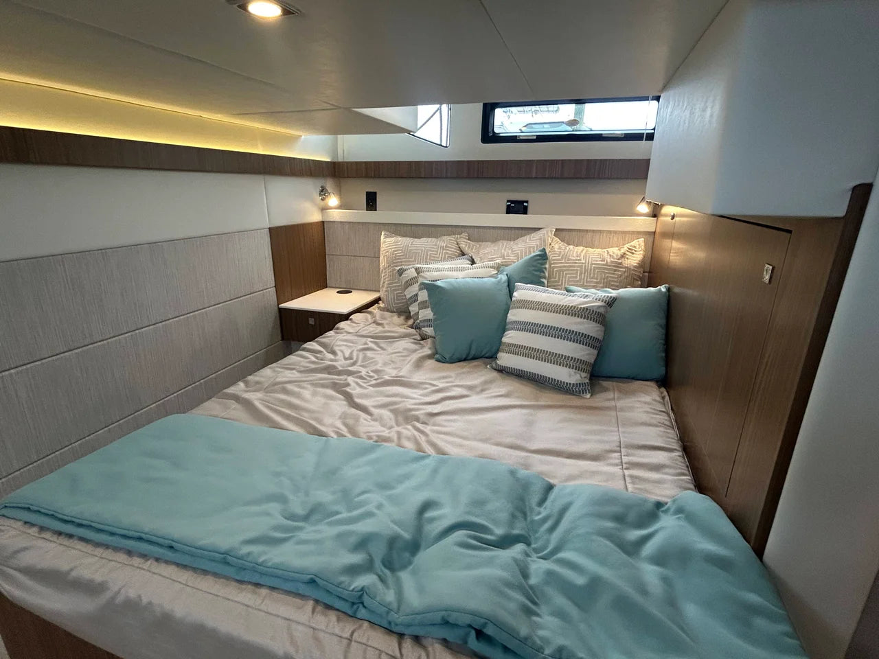 2026 Cruisers Yachts 42 Cantius 42.0 feet, Clearwater, Florida #55