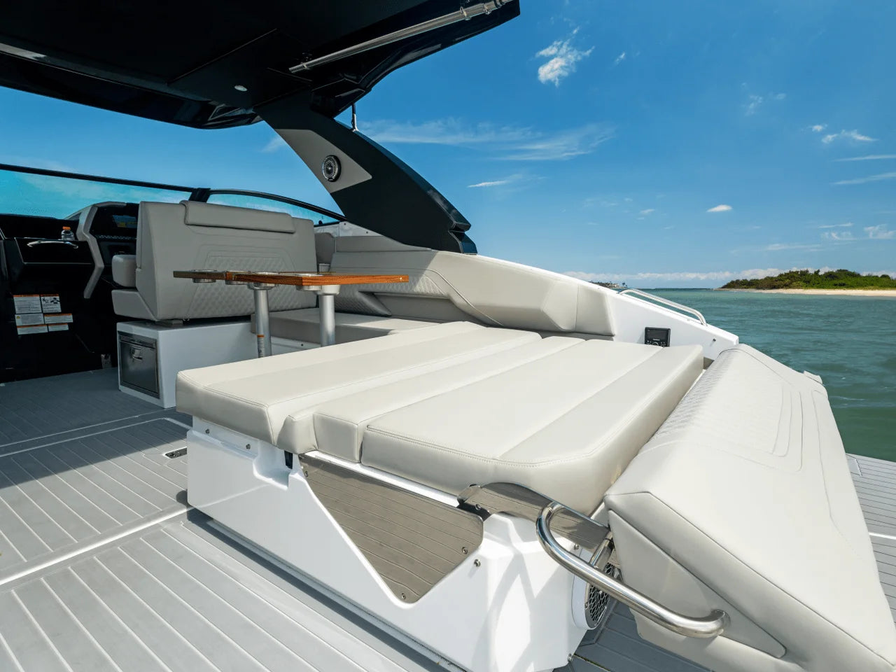 2027 Cruisers Yachts 34 GLS Outboard 34.0 feet, Clearwater, Florida #95