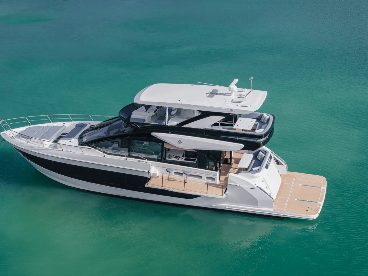 2026 Cruisers Yachts 57 FLY 57.0 feet, Clearwater, Florida #9