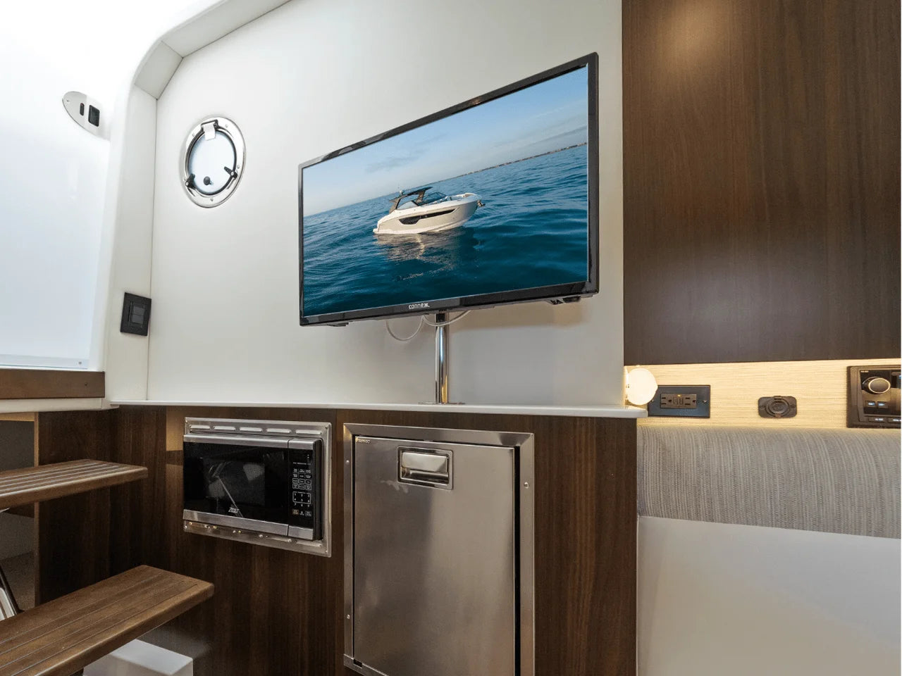 2027 Cruisers Yachts 38GLS-OB 38.0 feet, Clearwater, Florida #106