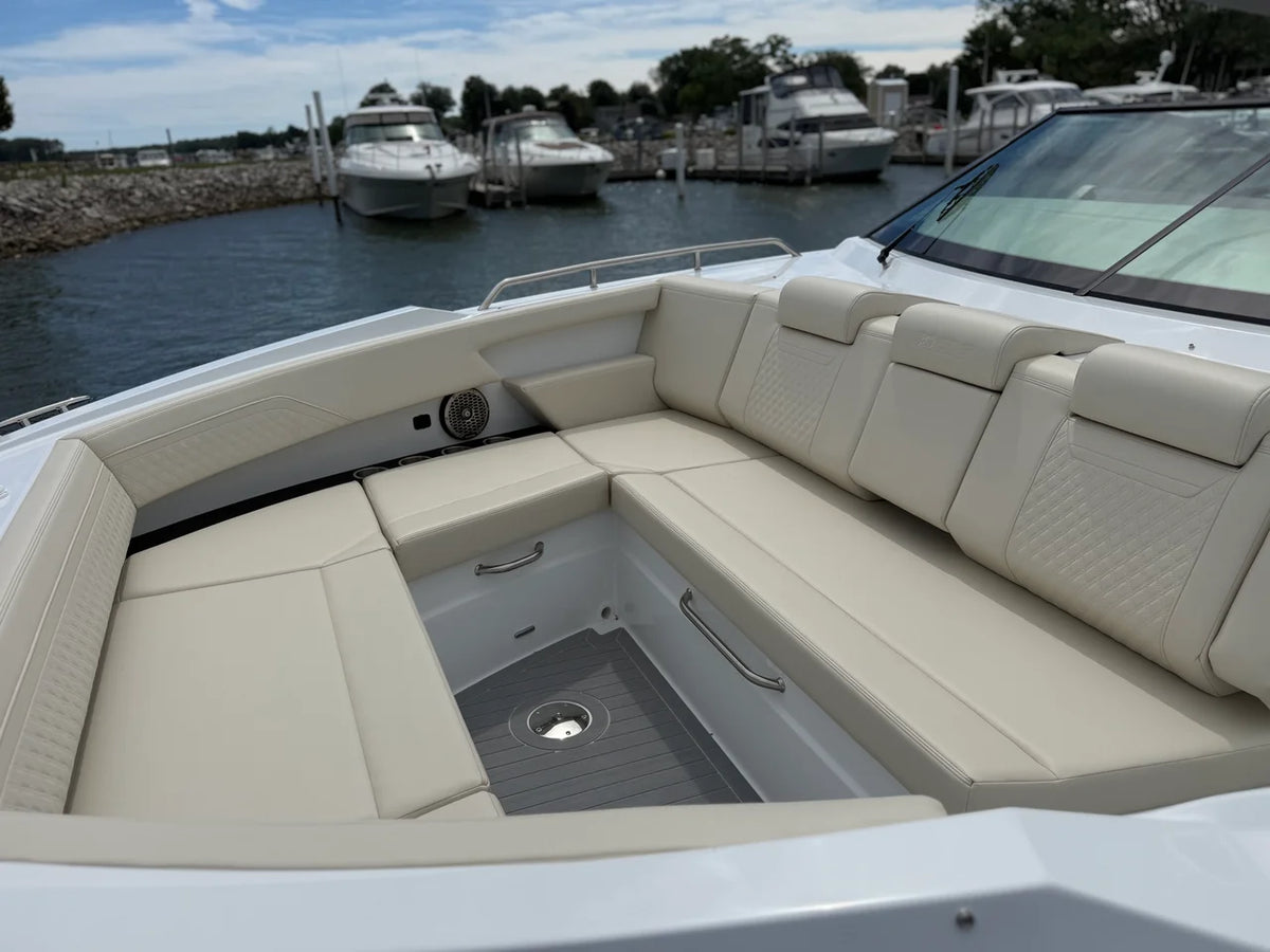 2027 Cruisers Yachts 38 GLS Outboard 38.0 feet, Clearwater, Florida #12