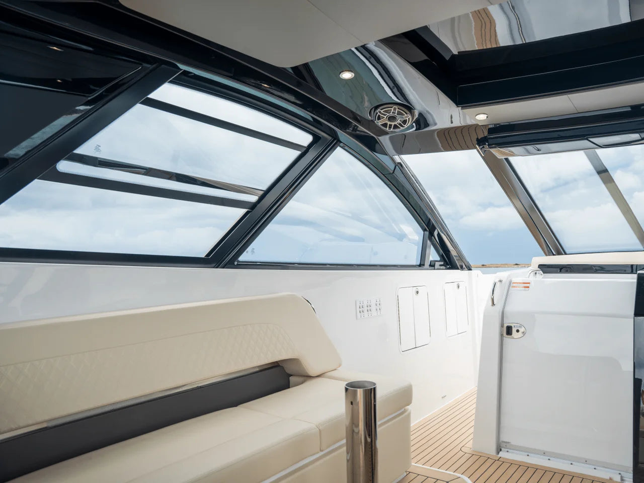2026 Cruisers Yachts 50GLS OB 50.0 feet, Clearwater, Florida #32