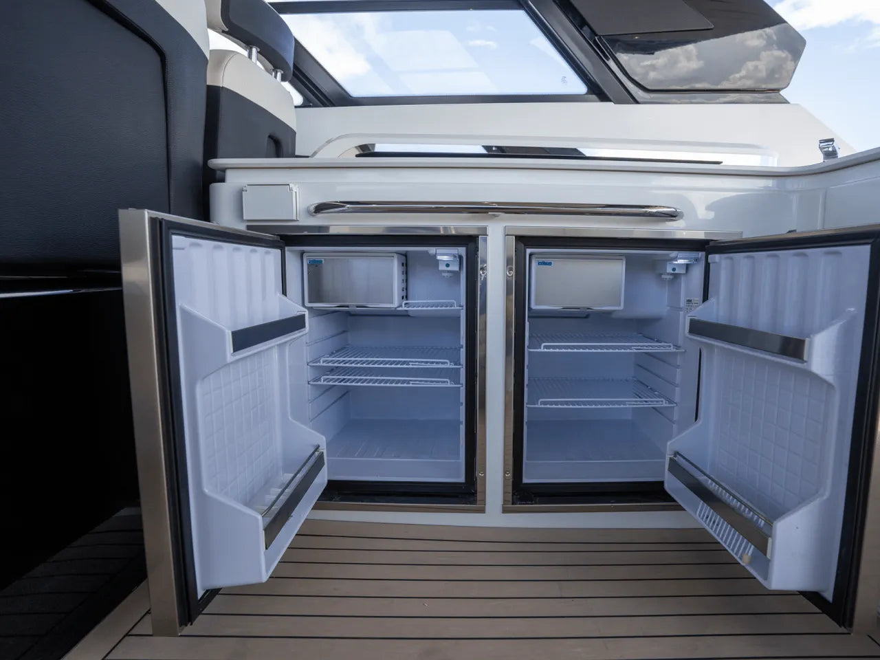 2025 Cruisers Yachts 50 GLS Outboard 50.0 feet, Clearwater, Florida #39