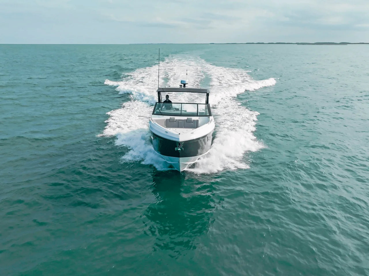 2027 Cruisers Yachts 34 GLS Outboard 34.0 feet, Clearwater, Florida #26