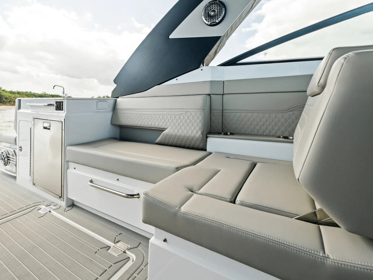 2027 Cruisers Yachts 34 GLS Outboard 34.0 feet, Clearwater, Florida #92