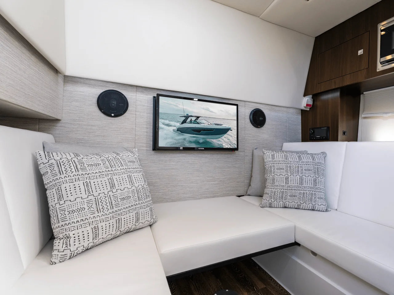 2027 Cruisers Yachts 34 GLS Outboard 34.0 feet, Clearwater, Florida #24