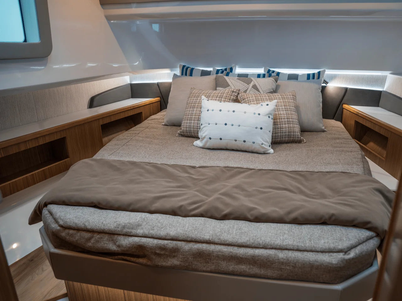 2026 Cruisers Yachts 50GLS OB 50.0 feet, Clearwater, Florida #42