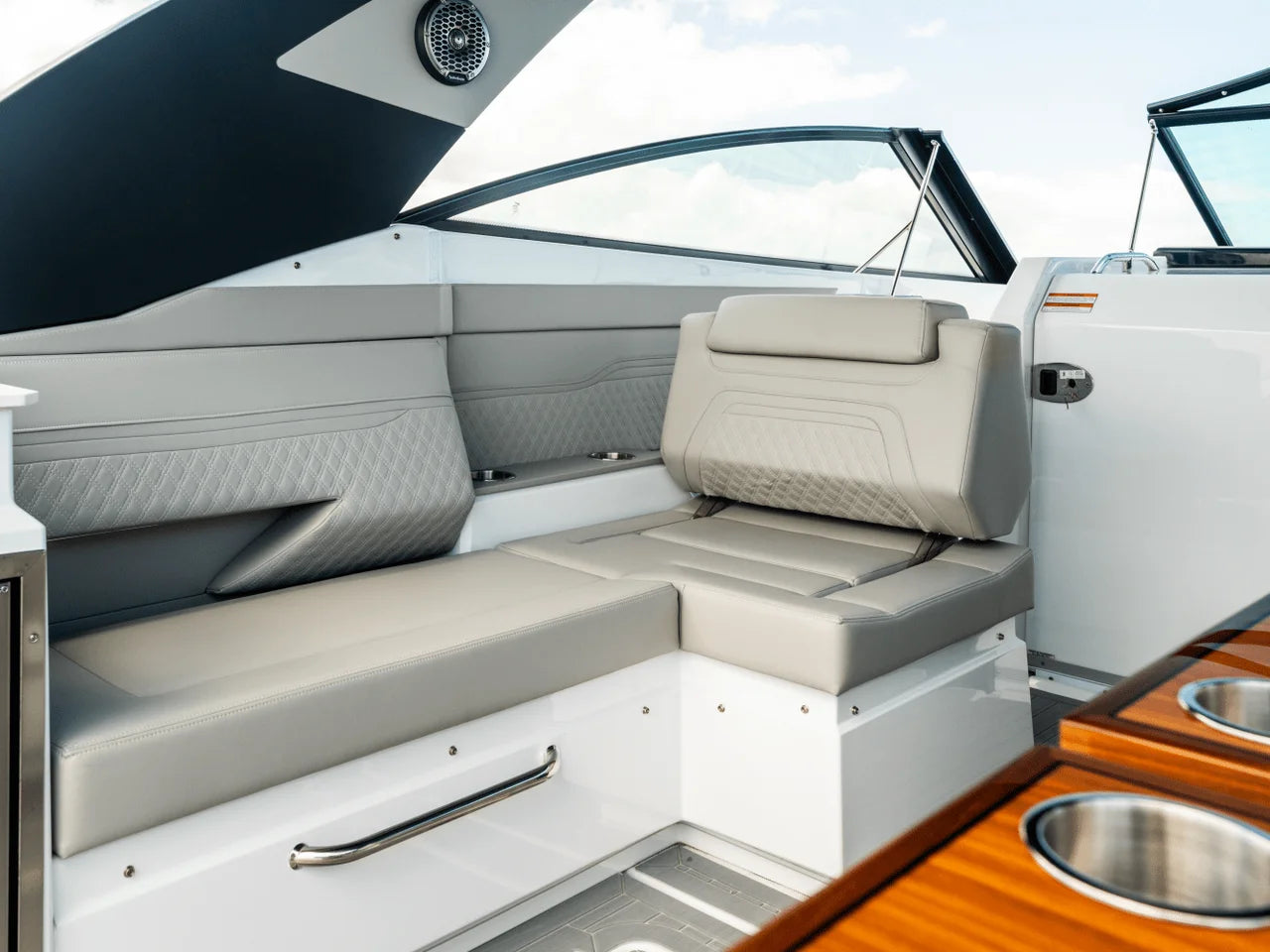 2027 Cruisers Yachts 34 GLS Outboard 34.0 feet, Clearwater, Florida #89