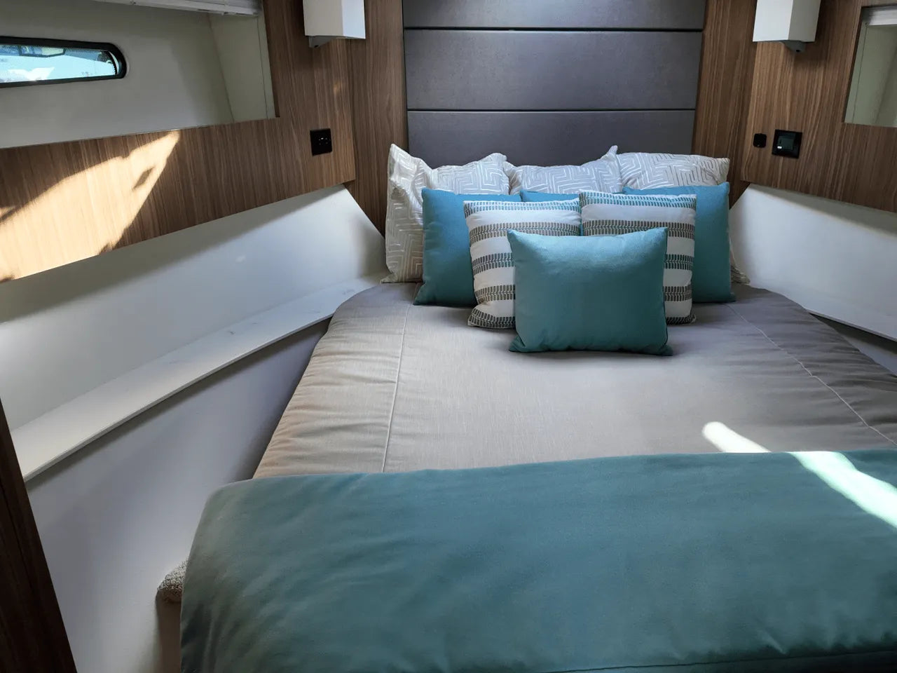 2025 Cruisers Yachts 42 Cantius 42.0 feet, Clearwater, Florida #28