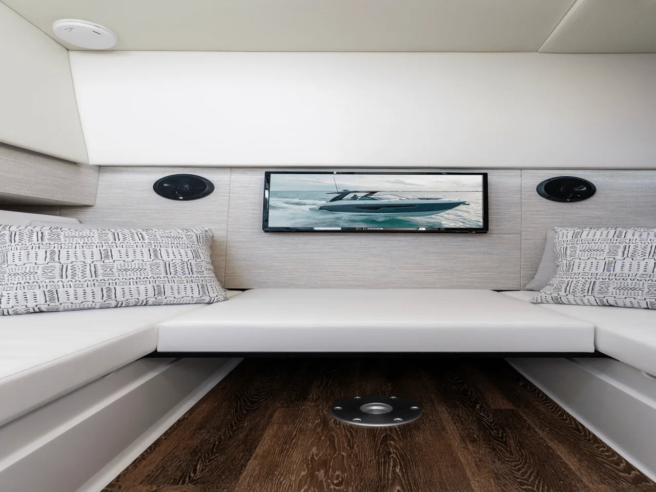 2027 Cruisers Yachts 34 GLS Outboard 34.0 feet, Clearwater, Florida #9
