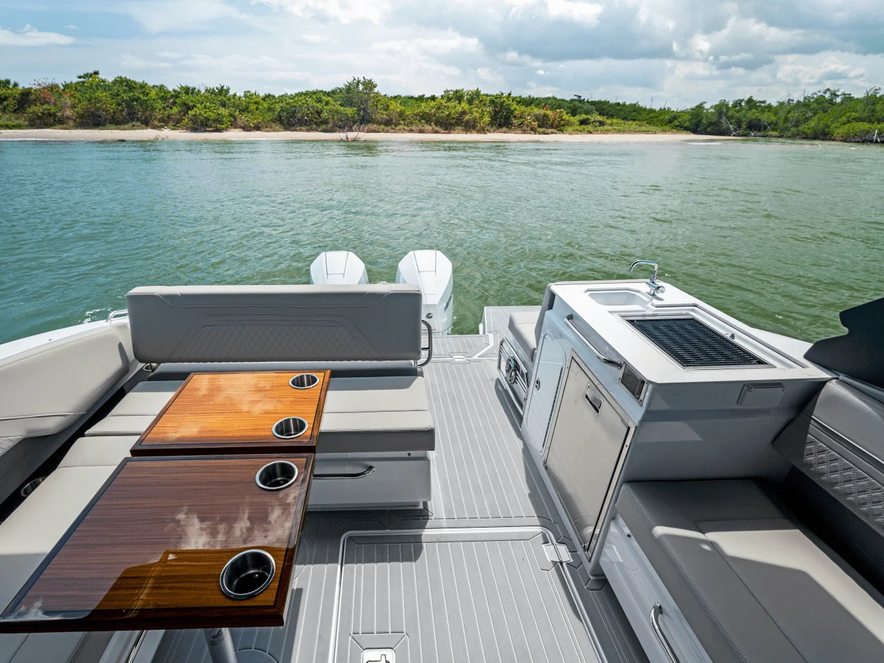 2027 Cruisers Yachts 34 GLS Outboard 34.0 feet, Clearwater, Florida #138