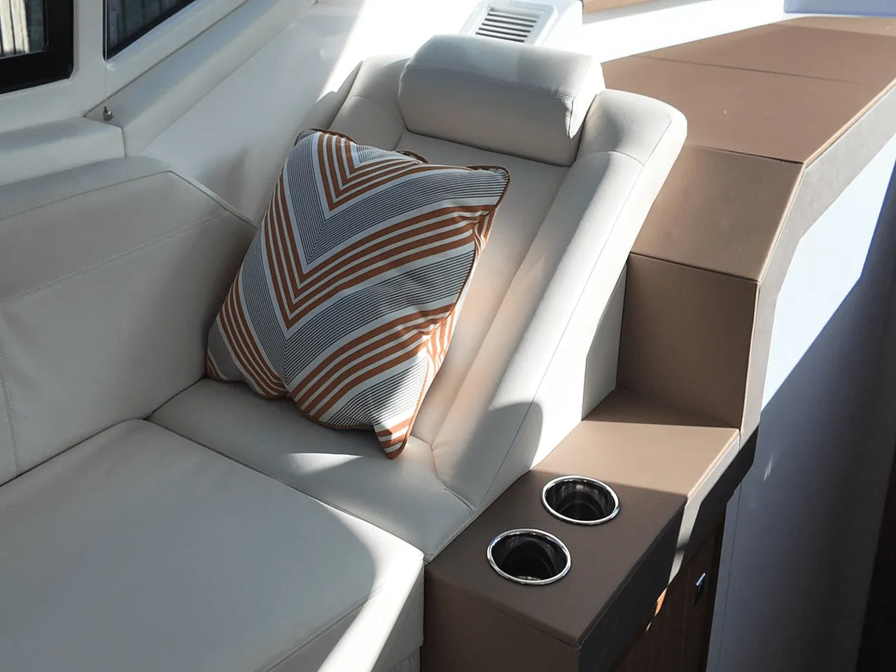 2025 Cruisers Yachts 42 Cantius 42.0 feet, Clearwater, Florida #19