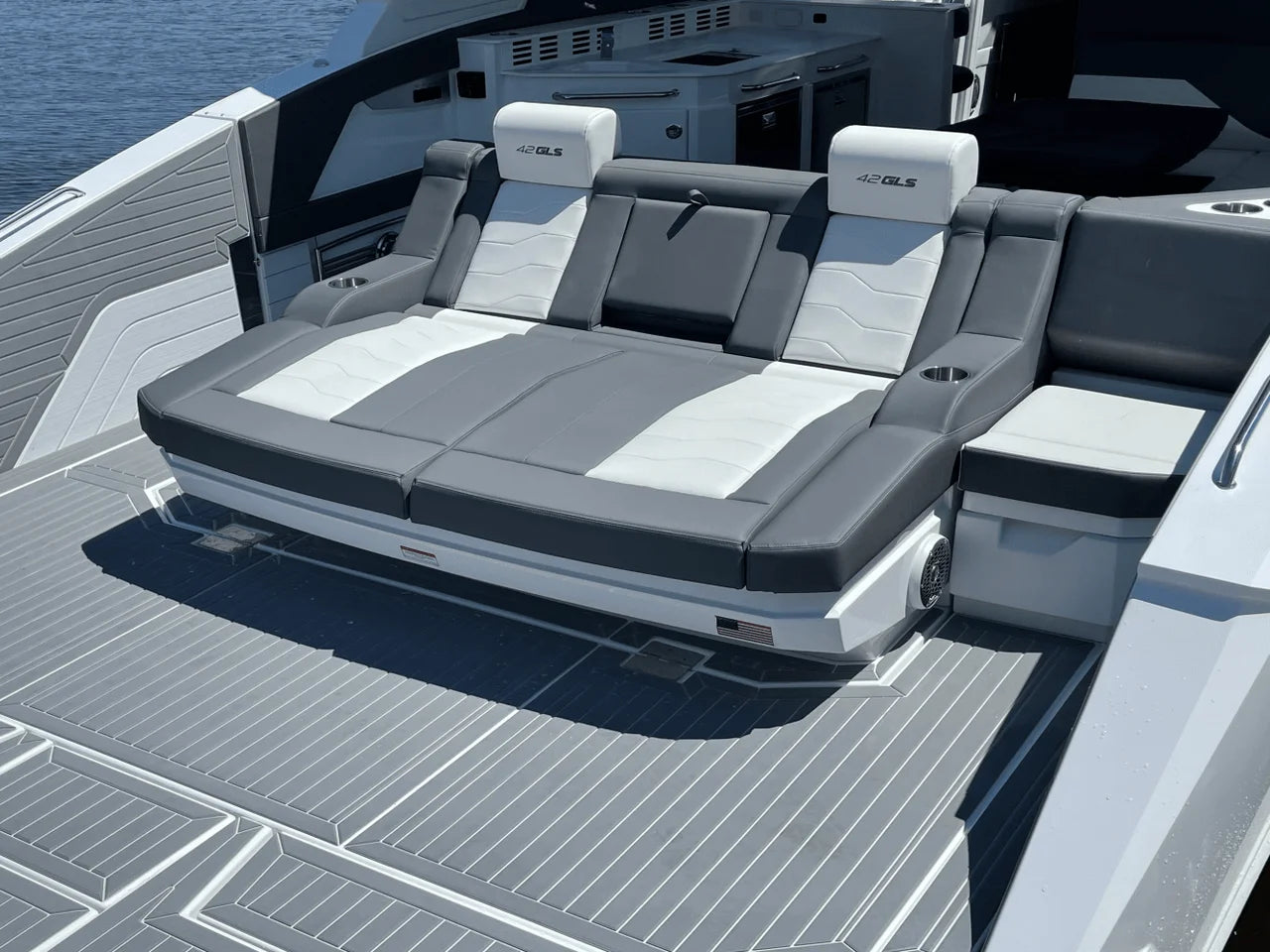 2027 Cruisers Yachts 42 GLS 42.0 feet, Clearwater, Florida #3