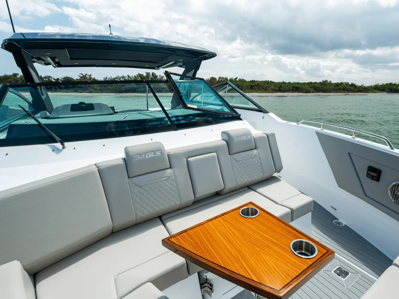 2027 Cruisers Yachts 34 GLS Outboard 34.0 feet, Clearwater, Florida #99