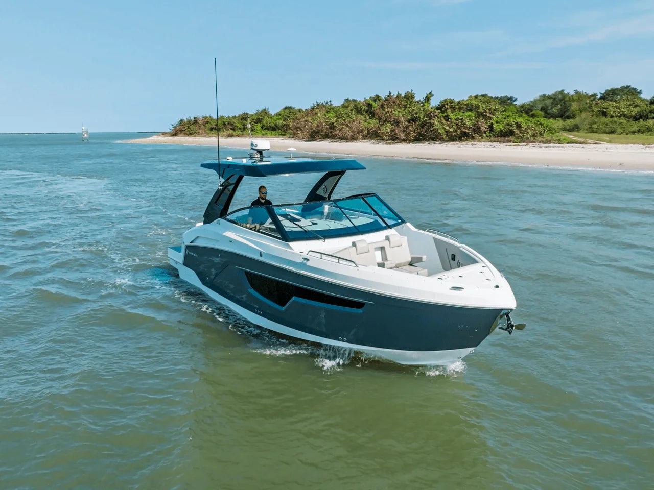 2027 Cruisers Yachts 34 GLS Outboard 34.0 feet, Clearwater, Florida #3